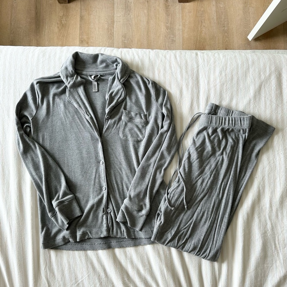 SKIMS Ribbed Sleep Set - Picture 3 of 3